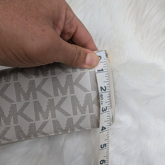 Michael Kors Jet Set Travel Continental Zip Around Wallet - Picture 11 of 14